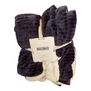 HUDSON 43 PLUSH REVERSIBLE THROW